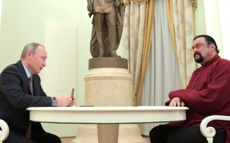 ОХУ-ын Ерөнхийлөгч жүжигчин Стивен Сигалд “Найрамдал одон” хүртээжээ