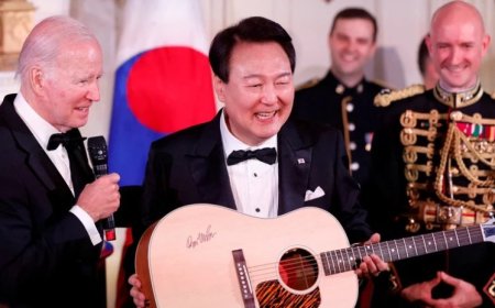 Өмнөд Солонгосын Ерөнхийлөгч Байденд "American Pie" дууг дуулж өгчээ