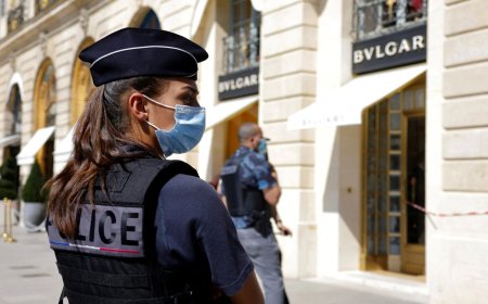 Зэвсэгт этгээдүүд Парисын төвд байх “Bulgari” брэндийнд дэлгүүрээс олон саяын үнэ бүхий бараа дээрэмджээ