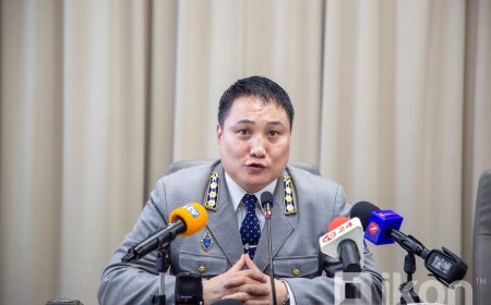 Гаалийн ажилтны гэрт үзлэг хийхэд 60,000 орчим рубль, 10 орчим үл хөдлөх хөрөнгийн гэрчилгээ олджээ