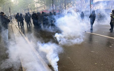 Францад болсон эсэргүүцлийн жагсаалын үеэр 200 хүнийг баривчилсан гэв