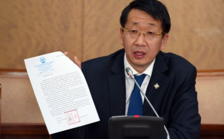 Л.Энх-Амгалан уучлалт гуйж, О.Сийлэгмааг албаны даргын албан тушаалд нь буцааж томилох үүргийг өгчээ