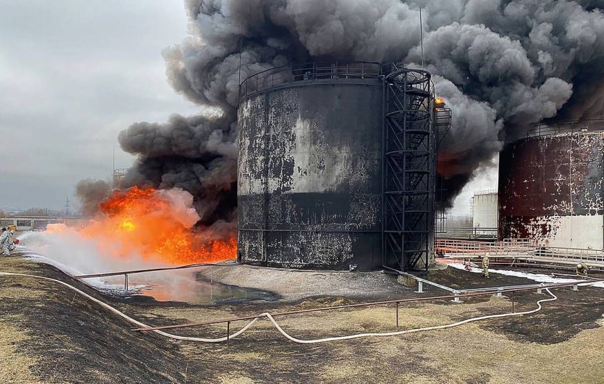 Дроны халдлагын улмаас Ильскийн газрын тос боловсруулах үйлдвэрийн нөөц сав шатжээ