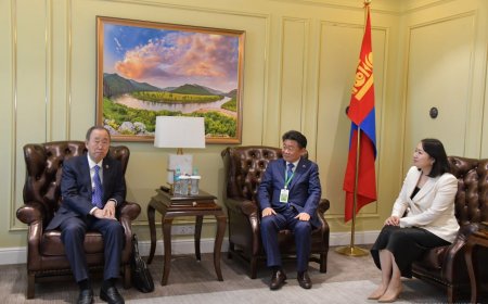 НҮБ-ЫН 8 ДАХЬ ЕРӨНХИЙ НАРИЙН БИЧГИЙН ДАРГА БАН ГИ МУН  ИРЛЭЭ