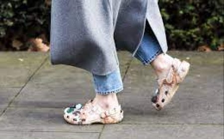 Crocs-ийг удаан хугацаагаар өмсөх нь хөлд их муу