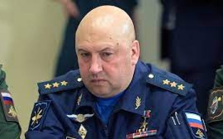 Кремлийн төлөөлөгч генерал Сергей Суровикины талаар тайлбар хийхээс татгалзсан бол түүний охин аавыгаа хоригдоогүй гэв