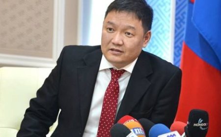 Сангийн сайд асан Б.Болорыг хилээр гарахыг хориглох саналыг шүүхэд хүргүүлжээ