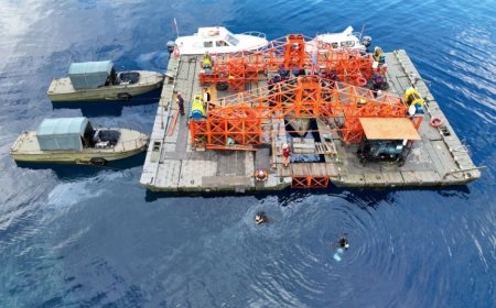 2016 онд Хөвсгөл нуурт живсэн катерийг татан гаргажээ