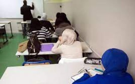 Францын сургуулиудад абая өмсөхийг хориглоно