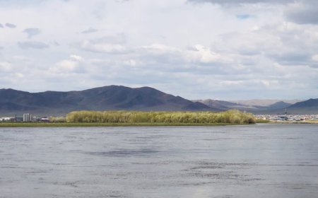 Нуурын усанд  автомашин живж, хоёр хүн нас баржээ