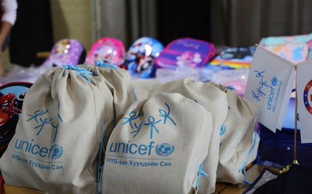 Үерт авсан сургуулийн хүүхдүүдэд хичээлийн цүнх, хэрэгсэл бэлэглэв