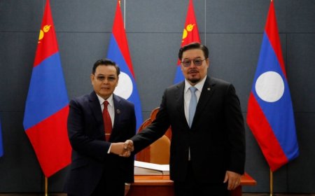 БНАЛАУ-ын Үндэсний Ассамблейн дарга Сайсумпон Фумвиханыг албан ёсоор угтлаа