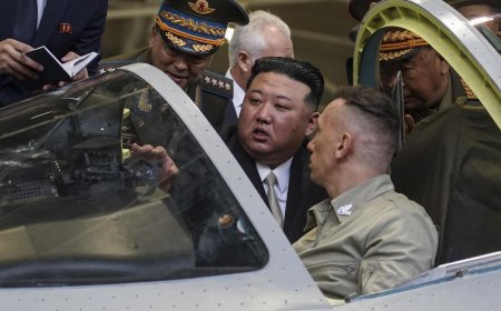 Умард Солонгосын удирдагч Оросын сөнөөгч нисэх онгоцны үйлдвэртэй танилцжээ