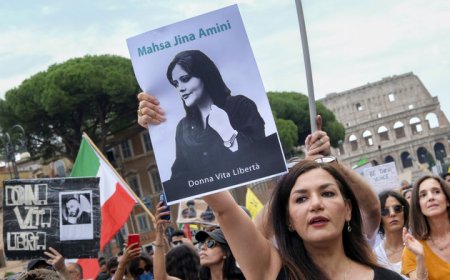 Ираны эрх баригчид Махса Аминигийн аавыг  түүнийг нас барсны яг нэг жилийн дараа  баривчлав