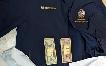 Авлигын хэрэгт сэжиглэн АНУ-ын Сенатын гишүүн яллагдагчаар татав