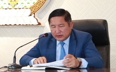 "А.Ишдорж  нөхрийг нь ажилд оруулж өгсөн цагдаа эмэгтэйнхээ ачаар уснаас хуурай гарах гэж байна"