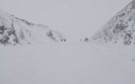 Дараах авто замд цас ихээр орж, тээврийн хэрэгслийн хөдөлгөөнд саадтай байна