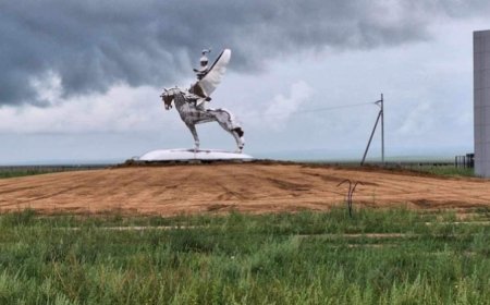 Хэнтий аймгийн Норовлин суманд Шихихутагийн сүрлэг  хөшөөг босгож байна