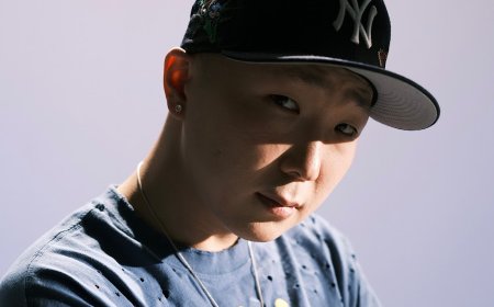 Рэппэр Roockie гэр бүлийн хамаарал бүхий хүнээ хүчирхийлжээ