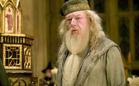 Их Британийн тайз, дэлгэцийн алдарт жүжигчин Альбус Дамблдор таалал төгсчээ