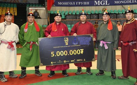 Амиа алдсан охины ар гэрт "Говийн хүчтэн" дэвжээний бөхчүүд шагналаа хандивлана