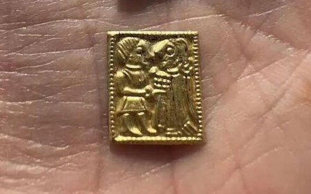 Эртний  бурхдыг дүрсэлсэн 1400 жилийн настай алтан пайз олдлоо