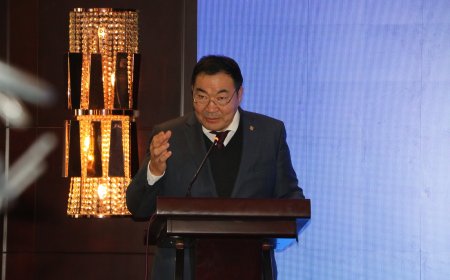  Б.Бат-Эрдэнэ  (MONADA)-ын Ц.Уугангэрэл, Гүйцэтгэх захирал М.Мөнхболд нартай уулзаж, олон жил үл ойлголцолтой явж ирснээ цайрууллаа