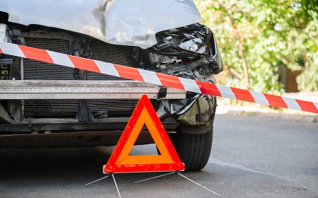 ЕБС-ийн сурагчид автомашин жолоодож яваад осолдож, нэг нь амиа алджээ