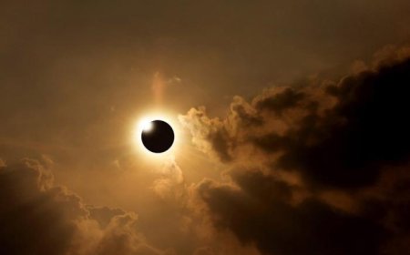 Өнөө шөнө сар хиртэнэ