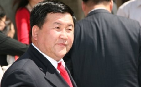 Улаанбаатар хотын захирагч асан Ц.Батбаярыг хойшлуулашгүй ажиллагааны хүрээнд  цагдан хорьжээ