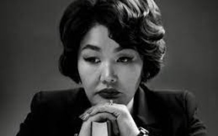 Ц.Хулан, Б.Отгонбаатар нарыг шүүж байна