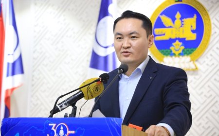 Ч.Өнөрбаяр: 27 мянгыг хураах тухай хууль чинь тонуул шүү, Х.Нямбаатар бид хоёр хот удирдаж чадахгүй юм байна.