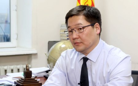 Нийслэлийн Засаг даргын ахлах зөвлөх асан Хууль зүйн сайдын зөвлөх Д.Мөнх-Эрдэнийг яллагдагчаар татлаа