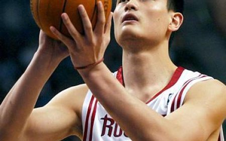 Алдарт сагсан бөмбөгчин Яао Мин Монголд ирнэ