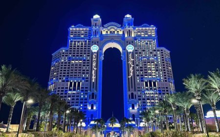 Абу Даби хотын зочид буудлыг монгол бичигт гэрэлтүүлгээр чимжээ