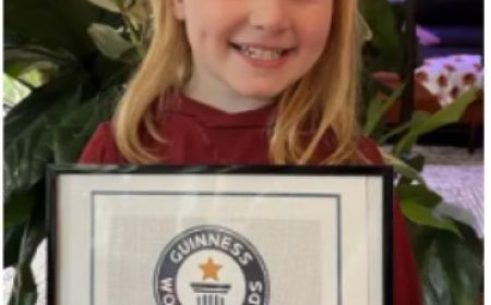 Хоёр настайдаа уншиж сурсан охин Гиннессийн номонд бүртгэгдлээ