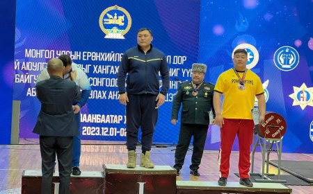 Улсын харцага Т.Өсөх-Ирээдүй пауэрлифтингээр алтан медаль хүртжээ