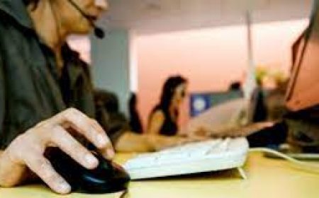 Гурван настай хүү түргэн тусламжийн дугаарт залган ээжийгээ аврчээ