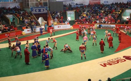 “Алтан цом”-ын төлөөх барилдаанд Ховд аймгийн баг эхний ялалтаа авлаа