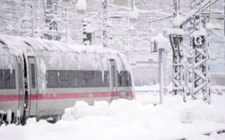 Их хэмжээний цас орсны улмаас галт тэрэгний хөдөлгөөн тодорхойгүй хугацаагаар саатлаа