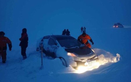 Өнгөрсөн шөнө цасанд суусан автомашинаас зургаан иргэнийг аюулгүй гаргажээ