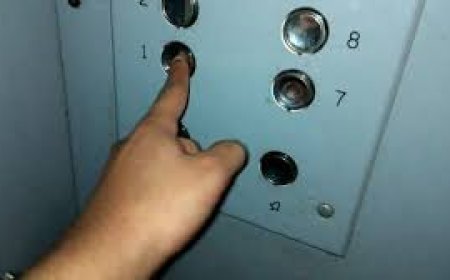 Цахилгаан шатанд гацсан 66 настай эмэгтэйг эсэн мэнд гаргажээ