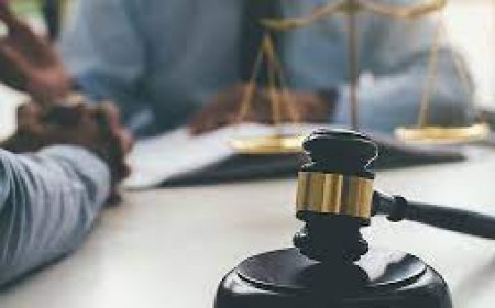 Онгоцонд явсан хүмүүсийн гар тээшнээс эд зүйлс хулгайлсан БНХАУ-ын иргэнд тэнсэн харгалзах ял оноожээ