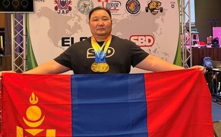 Б.Үүрцайх классик пауэрлифтингийн  тэмцээнээс алтан медаль хүртлээ 
