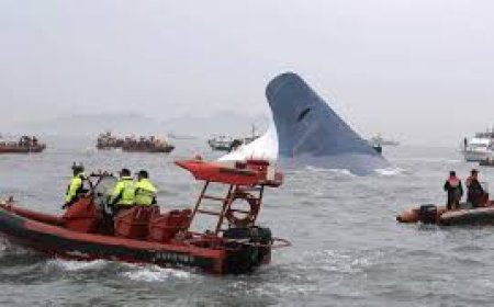 ОХУ-ын усан онгоц Хар тэнгист бөмбөгдөлтөд өртжээ