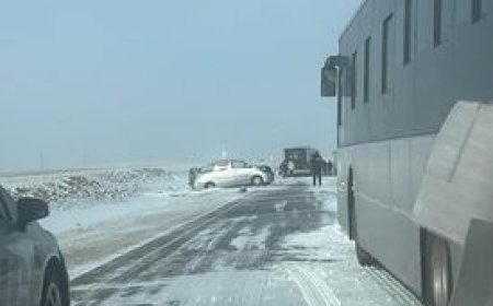 Шинээр ирж буй автобус суудлын автомашинтай мөргөлдөж хоёр хүн нас баржээ