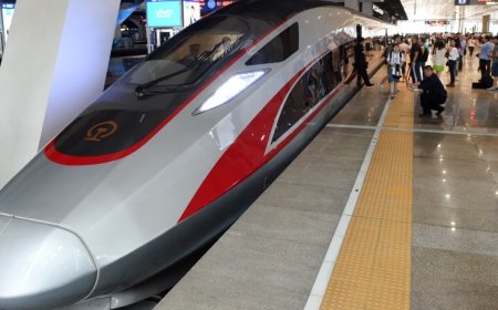 Хятадад галт тэрэгний хөдөлгөөнийг зогсоолоо