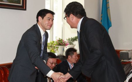 X Богдын аав Стэнфордын Их сургуульд ахлах судлаачаар ажиллахаар боллоо