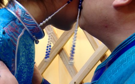 Золгох үед бага насны хүүхдийг үнсэж, нүүрэнд нь хүрэхгүй байхыг ЭМЯ-наас анхаарууллаа