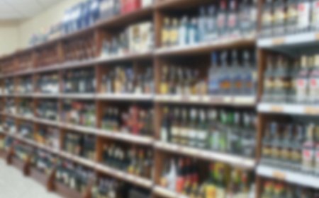 Хаана үйлдвэрлэсэн нь тодорхойгүй 5000 орчим хуурамч архийг хураан авчээ